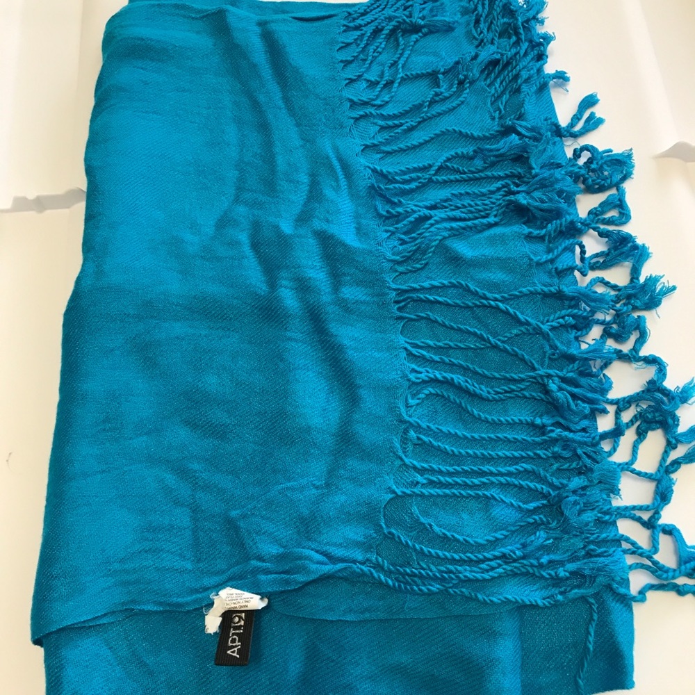 Turquoise shawl - Picture 3 of 3